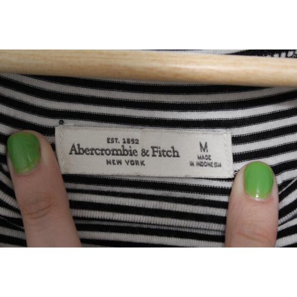 Womens Abercrombie & Fitch Black White Soft Short Sleeve Cropped Top Size Medium - Picture 3 of 5